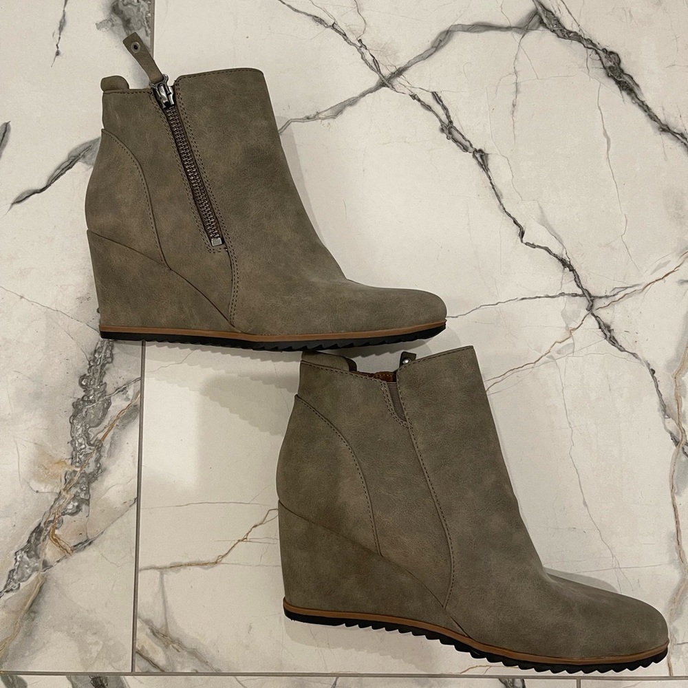 SOUL Naturalizer Olive Wedge Ankle Boots